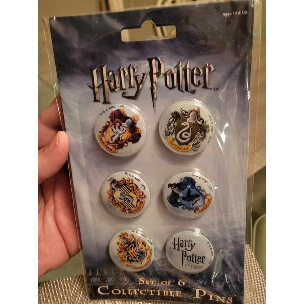 NECA (TM and Warner Bros) Harry Potter Set of 6 Collectible House Pins